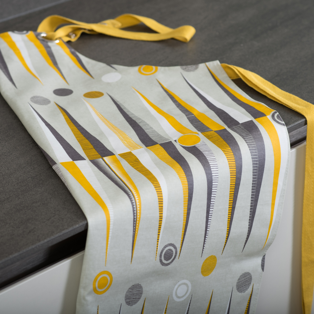 Oil Cloth Apron MM Backgammon Yellow
