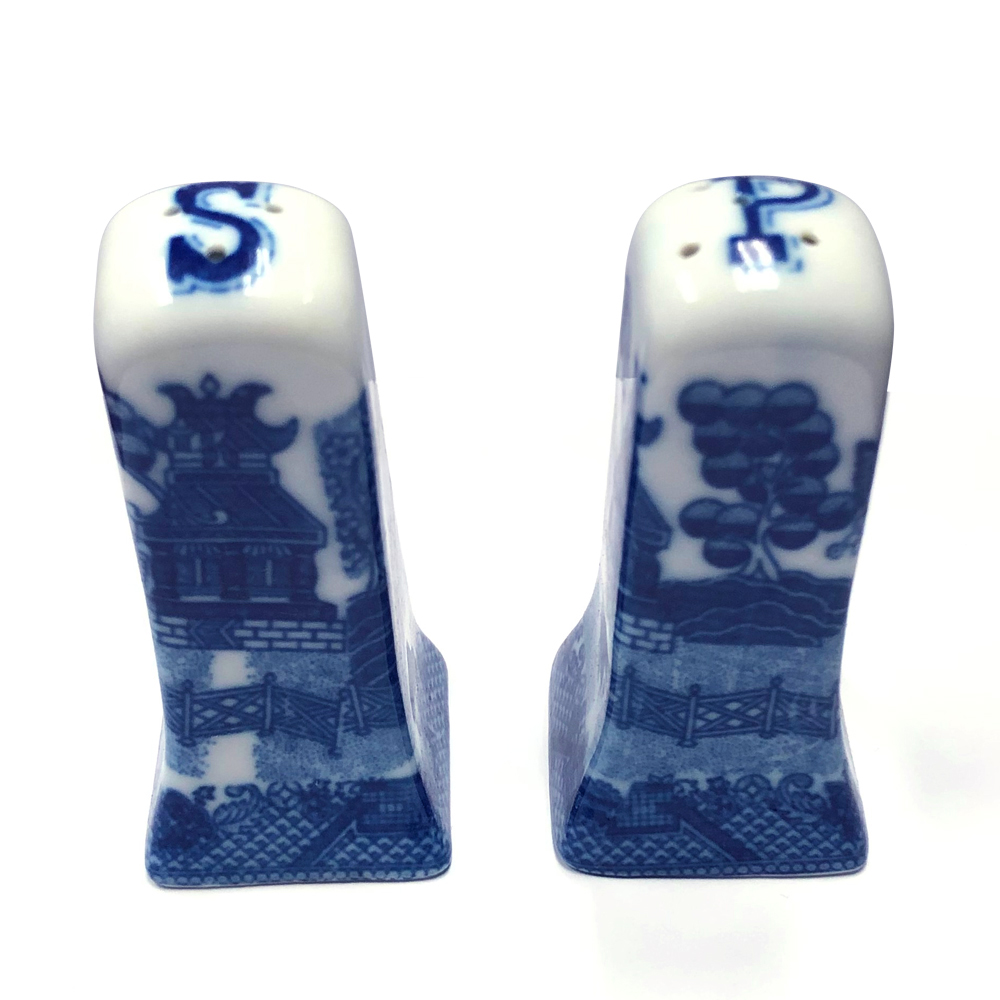 Blue Willow Salt and Pepper Shakers, 3H